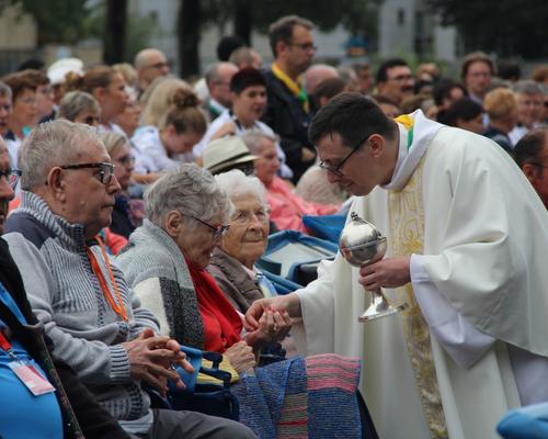 202.08.22-lourdes-messeGrotte 26