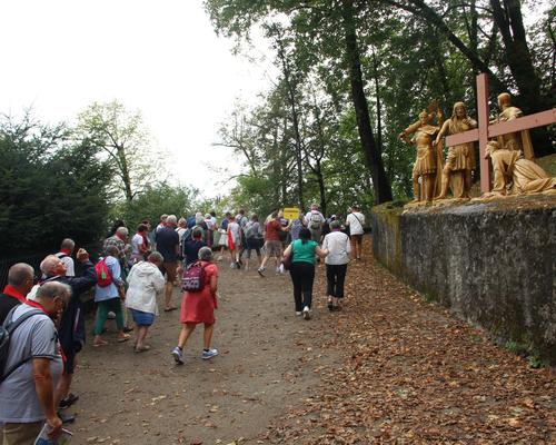 2025.08.22-Lourdes-cheminCroixMontagne 4