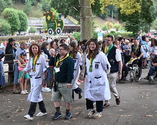 2025.08.22-Lourdes-processionEucharistique 3