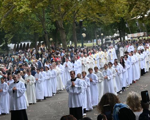 2025.08.22-Lourdes-processionEucharistique 4