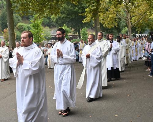 2025.08.22-Lourdes-processionEucharistique 5