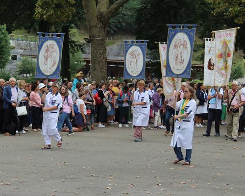 2025.08.22-Lourdes-processionEucharistique 10
