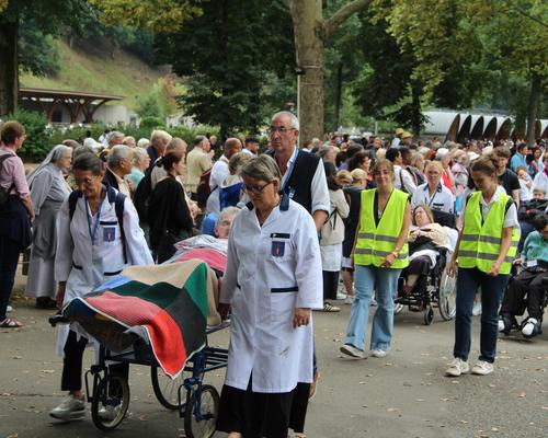 2025.08.22-Lourdes-processionEucharistique 11