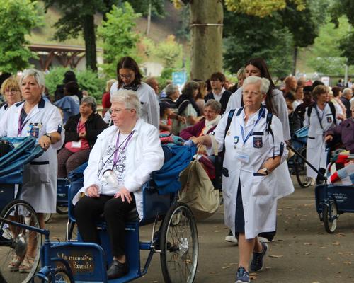 2025.08.22-Lourdes-processionEucharistique 14