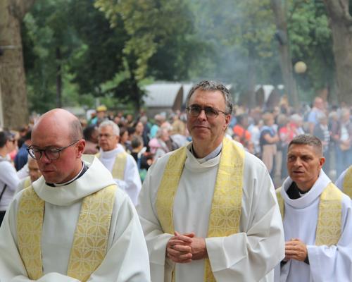 2025.08.22-Lourdes-processionEucharistique 15