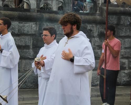 2025.08.22-Lourdes-processionEucharistique 19