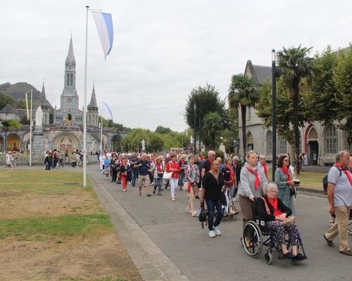 2025.08.22-Lourdes-processionEucharistique 21