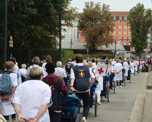2025.08.22-Lourdes-processionEucharistique 22