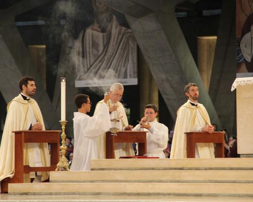 2025.08.22-Lourdes-processionEucharistique 25