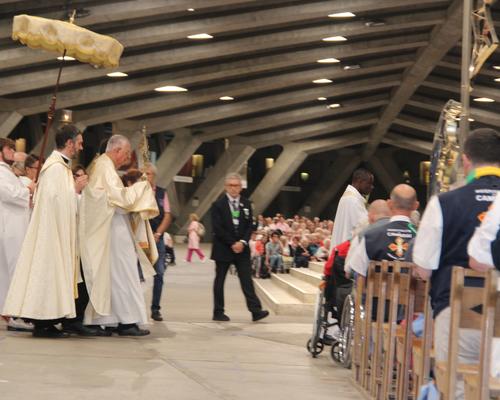 2025.08.22-Lourdes-processionEucharistique 26