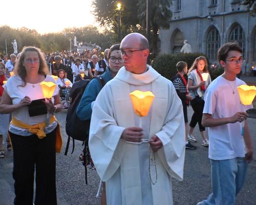 2025.08.23-Lourdes-ProcessionFlambeaux 6