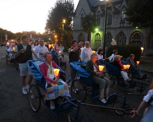 2025.08.23-Lourdes-ProcessionFlambeaux 9