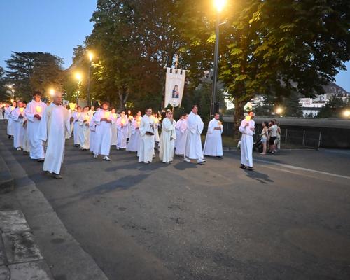 2025.08.23-Lourdes-ProcessionFlambeaux 11