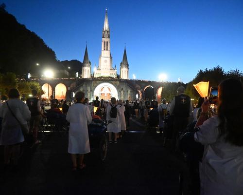 2025.08.23-Lourdes-ProcessionFlambeaux 14
