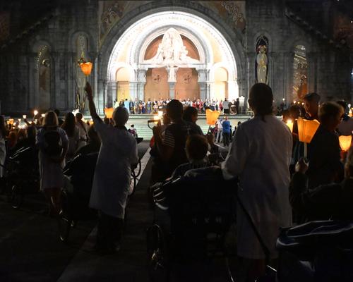 2025.08.23-Lourdes-ProcessionFlambeaux 15