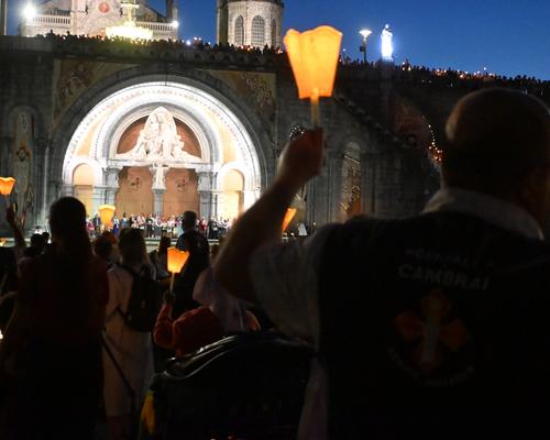 2025.08.23-Lourdes-ProcessionFlambeaux 16