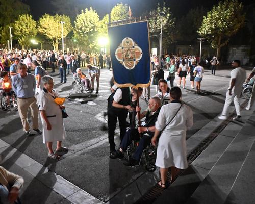 2025.08.23-Lourdes-ProcessionFlambeaux 22