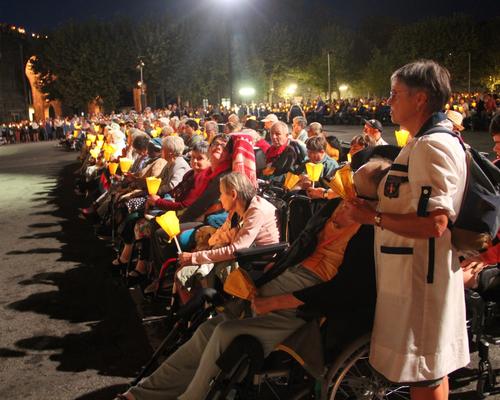 2025.08.23-Lourdes-ProcessionFlambeaux 25