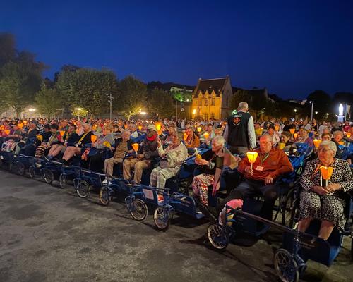 2025.08.23-Lourdes-ProcessionFlambeaux 26