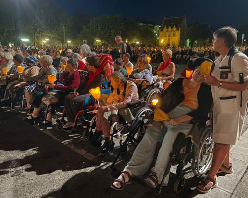 2025.08.23-Lourdes-ProcessionFlambeaux 27
