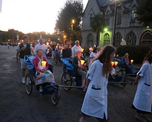 2025.08.23-Lourdes-processionFlambeaux 28