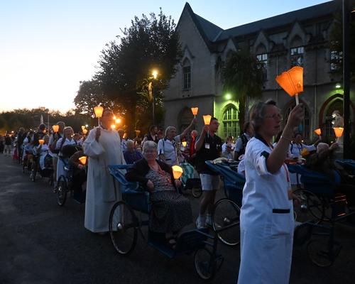 2025.08.23-Lourdes-processionFlambeaux 33