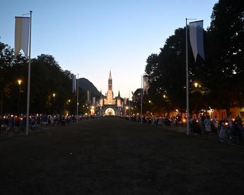 2025.08.23-Lourdes-processionFlambeaux 38