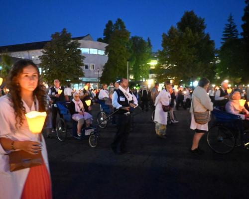 2025.08.23-Lourdes-processionFlambeaux 43