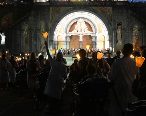 2025.08.23-Lourdes-processionFlambeaux 46