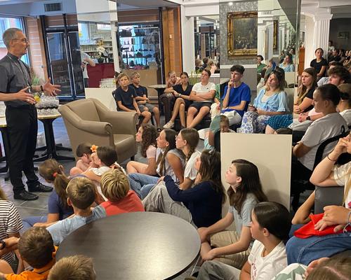 2025.08.23-lourdes-jeunes&Mgr 3