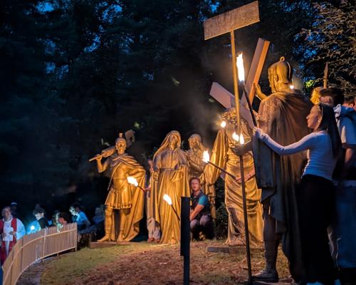 2025-lourdes-cheminCroixMartheMarie 9