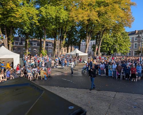 27c8a37c-afa0-46fb-b4da-34892e18a684