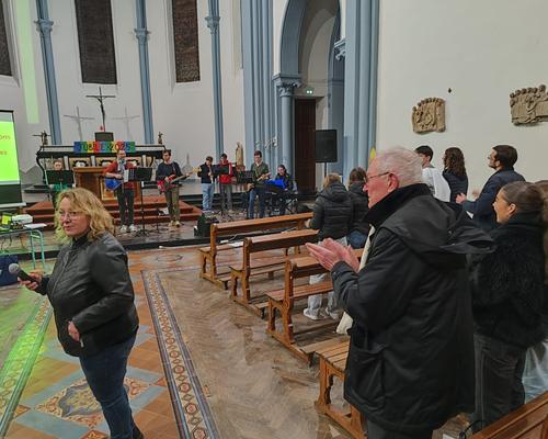 008ad7ef-e62c-4f51-8ba8-25f4d3494945