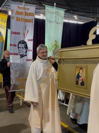 porteur arche et banniere jubilé