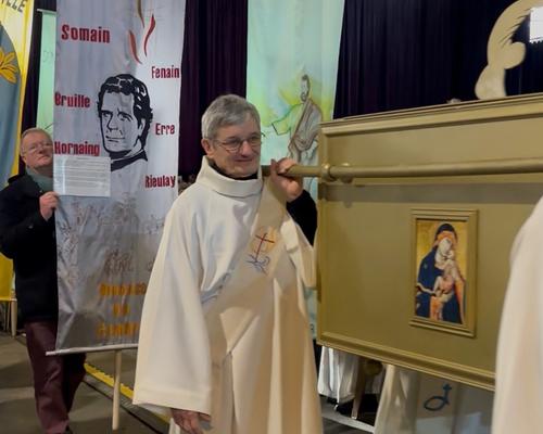 porteur d'arche et baniere