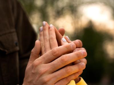 hands-holding-each-other-support