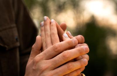 hands-holding-each-other-support