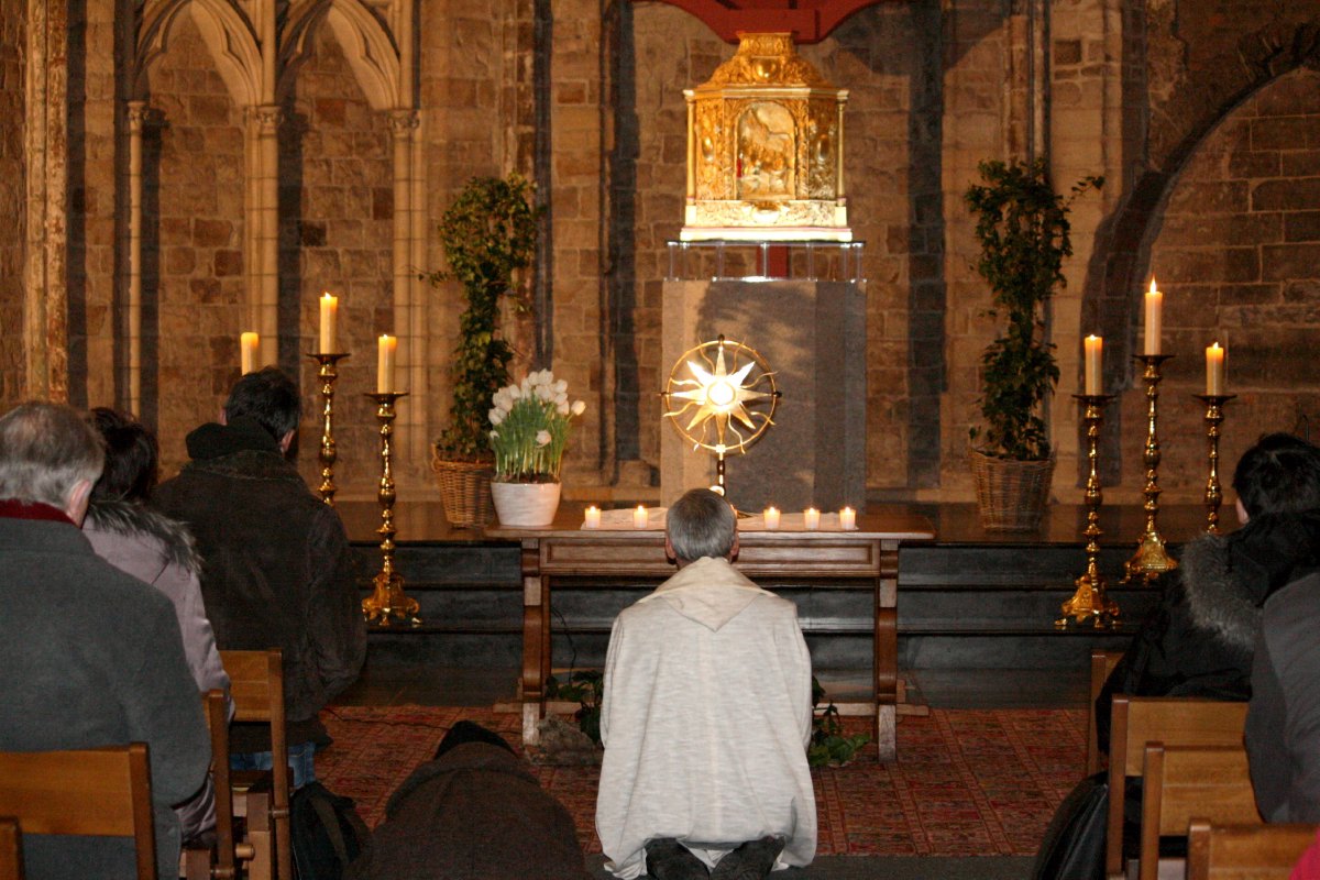 Adoration (2)