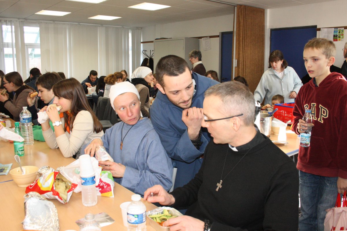 Repas avec les jeunes et les 6ème (5)