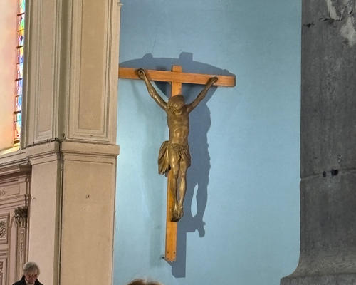 Christ en croix somain