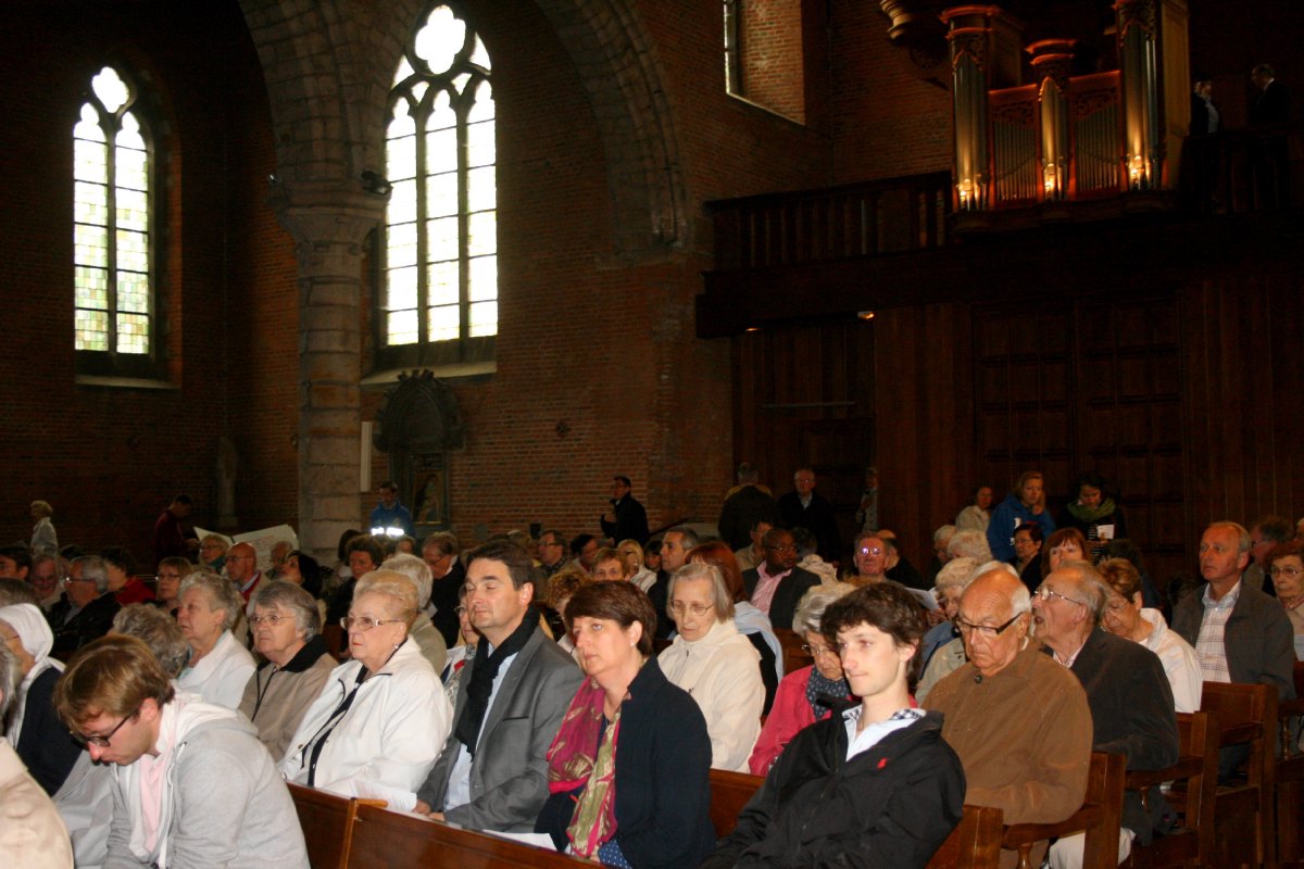 Plus de 500 personnes en l'église Notre-Dame !