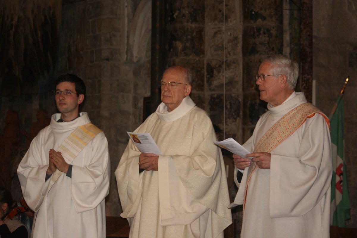 L'abbé Matthieu BOBIN, le Père Pierre DESCOUVEMONT et notre diacre Robert CAREMIAUX