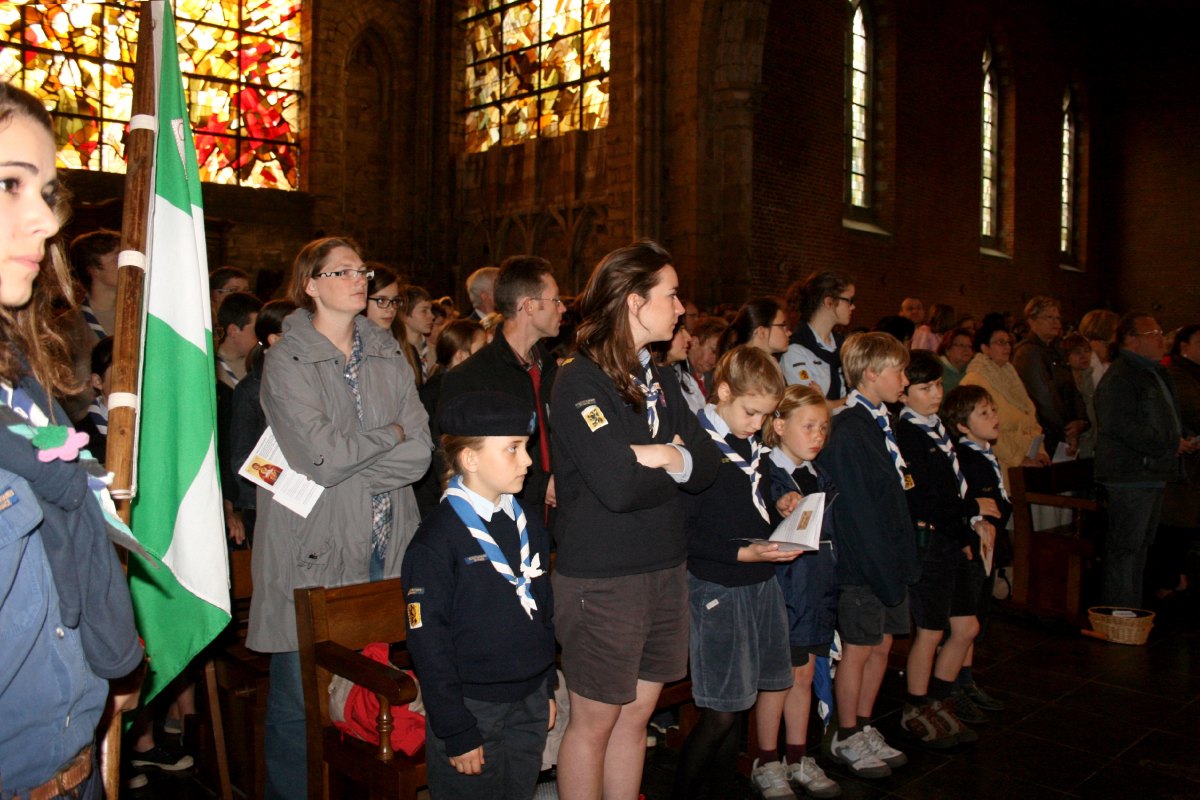 Dans l'assemblée, des Scouts Unitaires de France