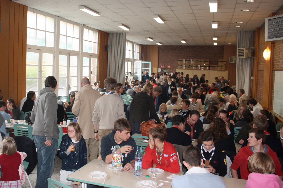 Plus de 150 personnes au buffet festif maison Notre-Dame !