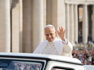 Pape-SALUT-2_cVatican Media_42851_15102025