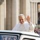 Pape-SALUT-2_cVatican Media_42851_15102025