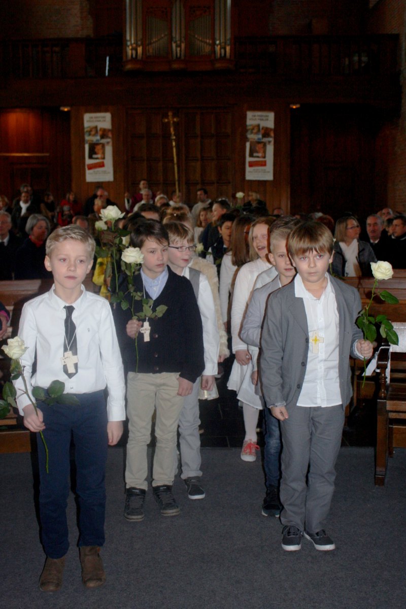 1603_1ères communions (Ecole St-Jean) 11