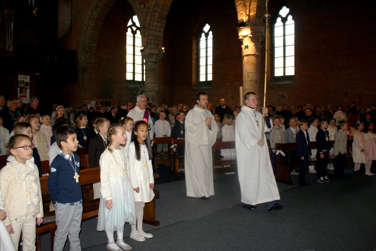 1603_1ères communions (Ecole St-Jean) 15