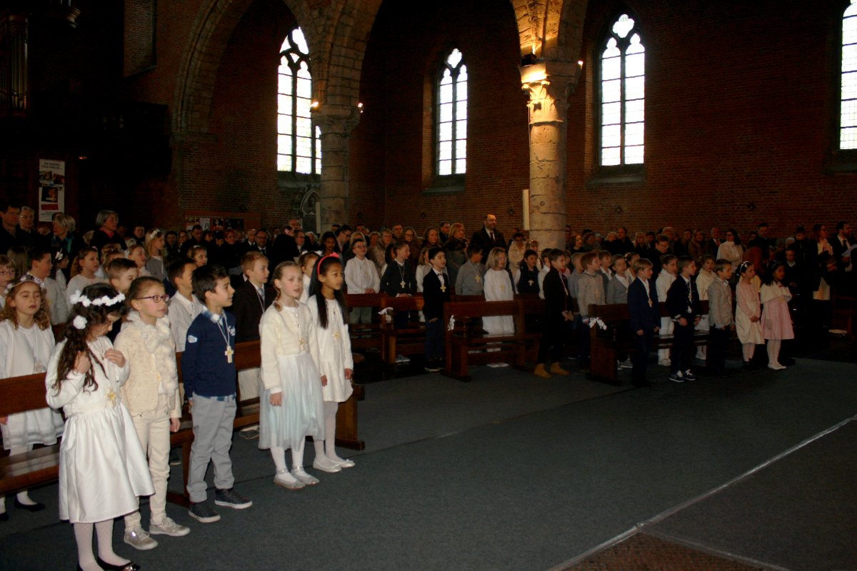 1603_1ères communions (Ecole St-Jean) 16