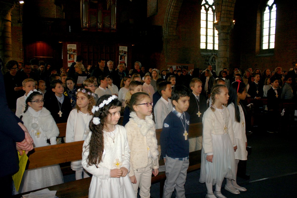 1603_1ères communions (Ecole St-Jean) 18